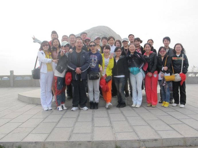 洪海led三面翻顯示公司優(yōu)秀員工出游云臺(tái)山 洪海led三面翻顯示公司優(yōu)秀員工出游云臺(tái)山